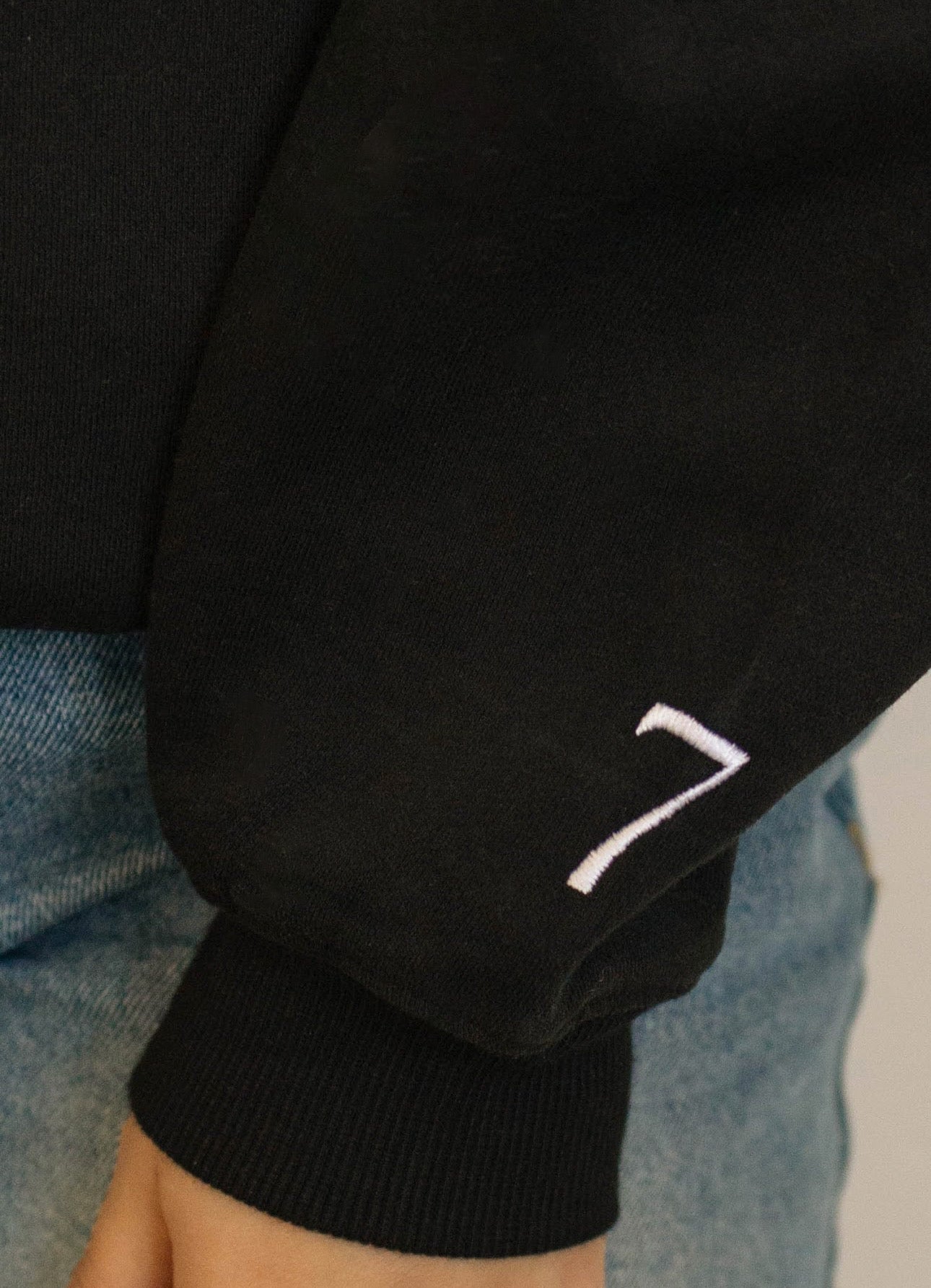 BLACK HEAVYWEIGHT HOODIE